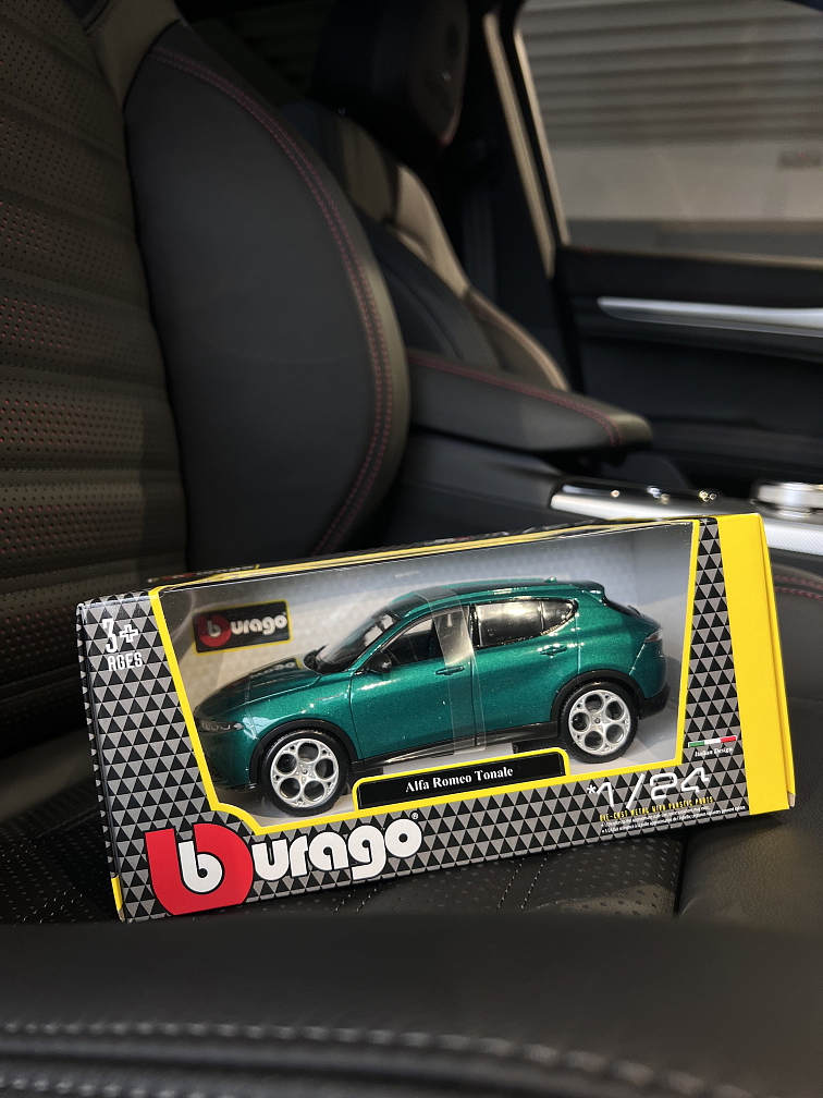 Model vozu Alfa Romeo Tonale green 1:24