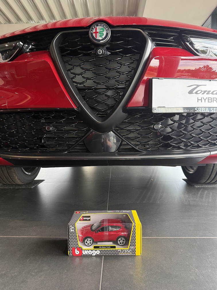 Model vozu Alfa Romeo Tonale red 1:24