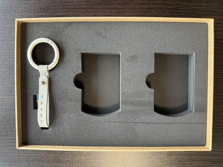 Krabička pro dva klíče s klíčenkou Volvo