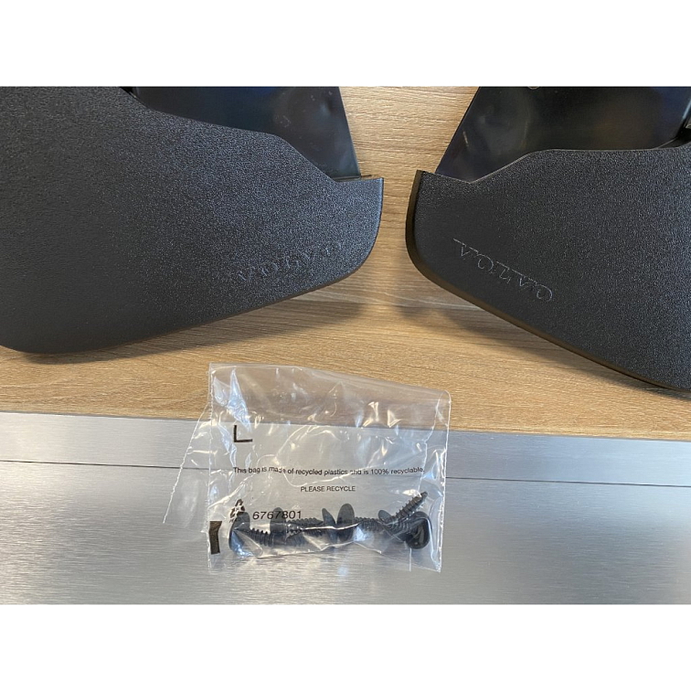 Zástěrky lapače nečistot přední Volvo C40 2022-, XC40 2023 plně elektrické vozy