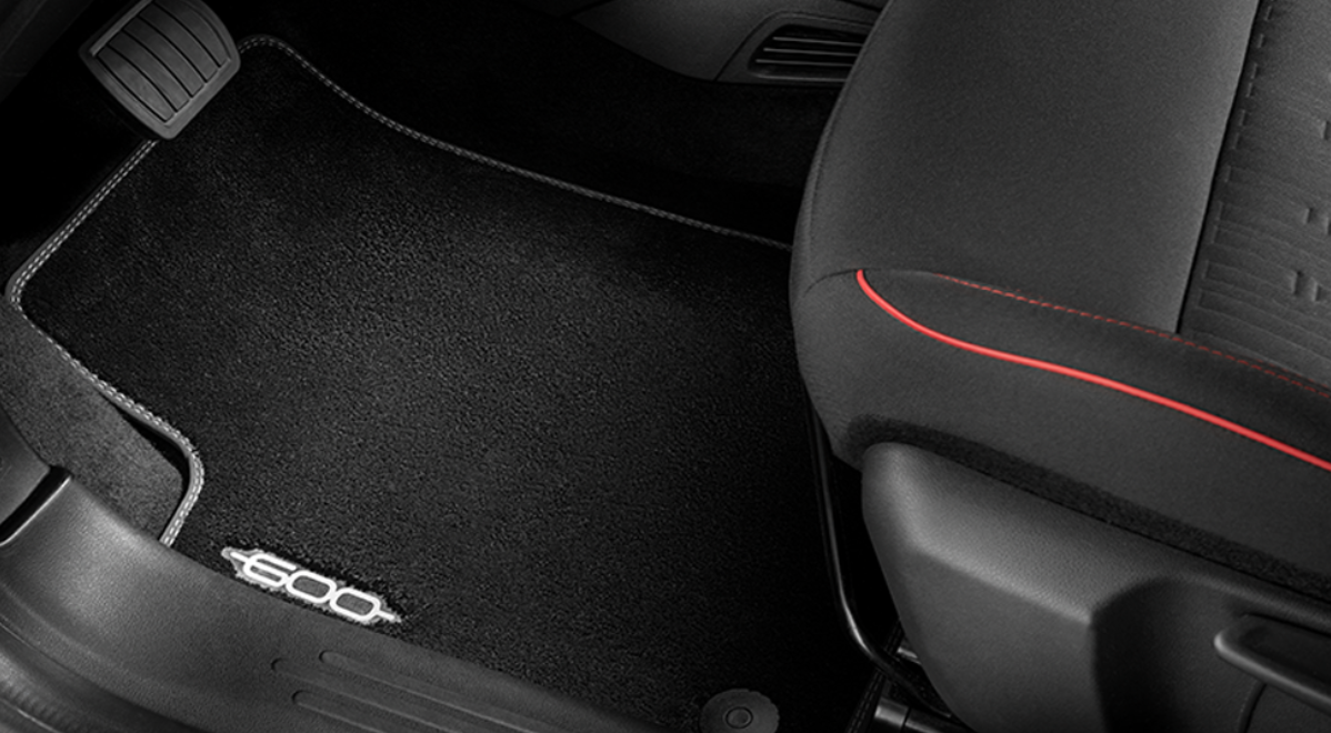 Textilní koberce Fiat 600 s hybridním motorem (MHEV) s logem ,,600"