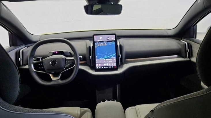 VOLVO EX30 Single Motor Plus 272 HP Extended Range s01-54498