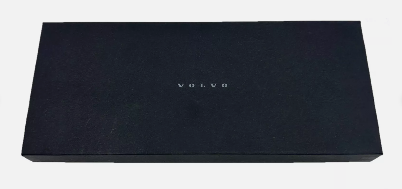 Krabička s klíčenkou, kuličkovým perem a USB 32GB