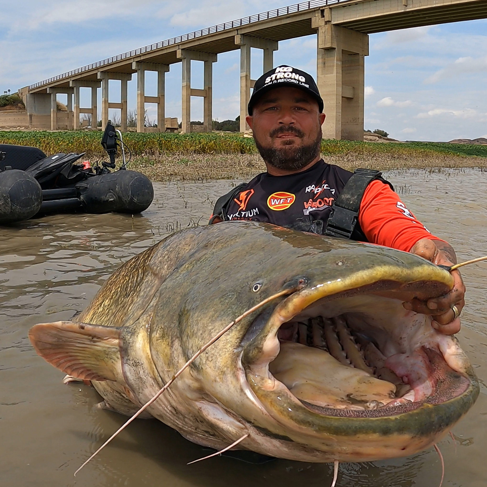 Raptor Belly Boat Xtreme 180 Carbon Black