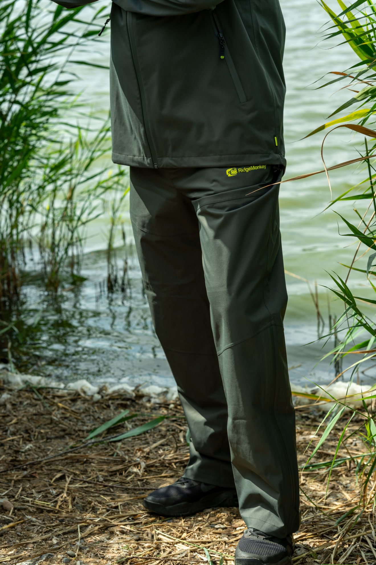 RidgeMonkey Kalhoty APEarel ThermaPro Waterproof Shell Trousers Green