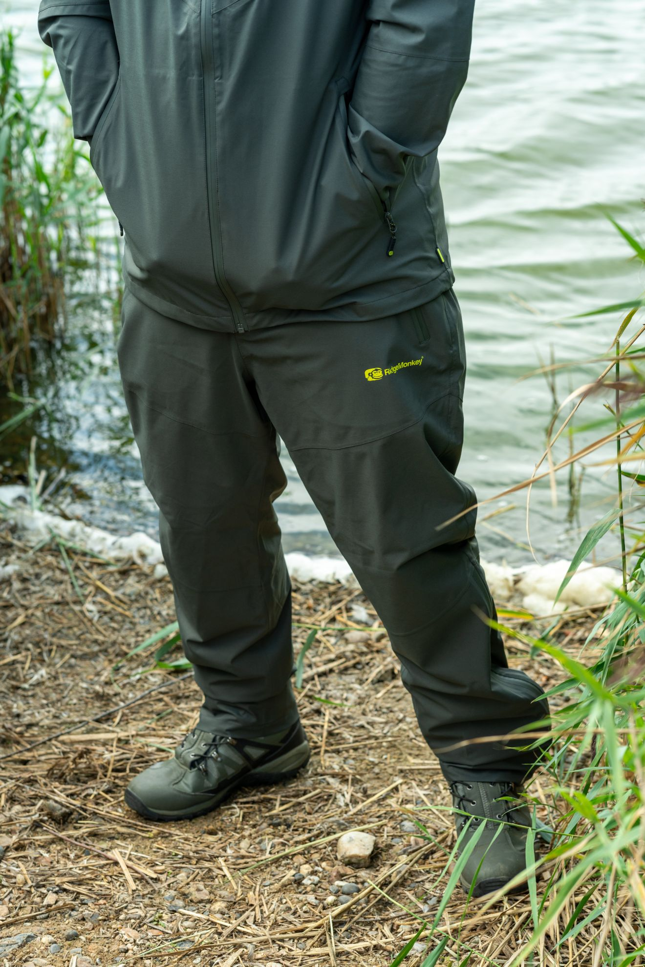 RidgeMonkey Kalhoty APEarel ThermaPro Waterproof Shell Trousers Green