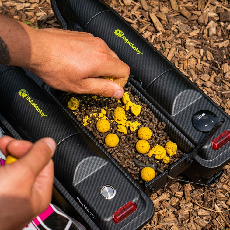 RidgeMonkey Zavážecí Lodička Hunter 750 Bait Boat Echo Edition