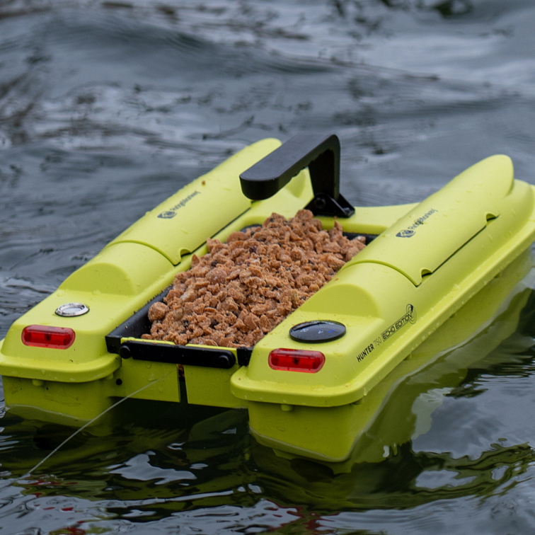 RidgeMonkey Zavážecí Lodička Hunter 750 Bait Boat Hi-Viz