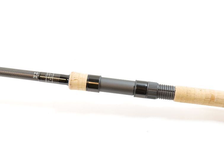 Harrison kaprový prut Aviator Plus 2 12ft 3,5lb All Black, sedlo 1K Carbon, Fullcork, Kigan ZDZ Gunsmoke 50mm