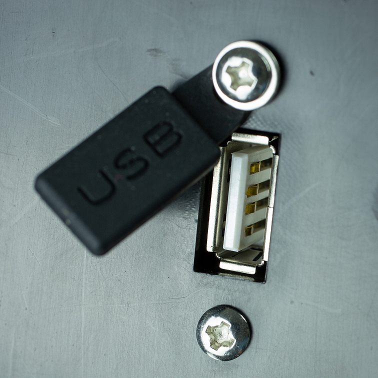 Box na trakční baterie 12V