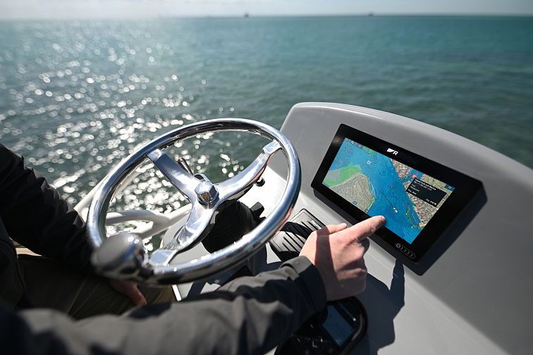 Multifunkční sonar/plotter Raymarine Axiom+9 RV RealVision3D (vč. sondy RV100)