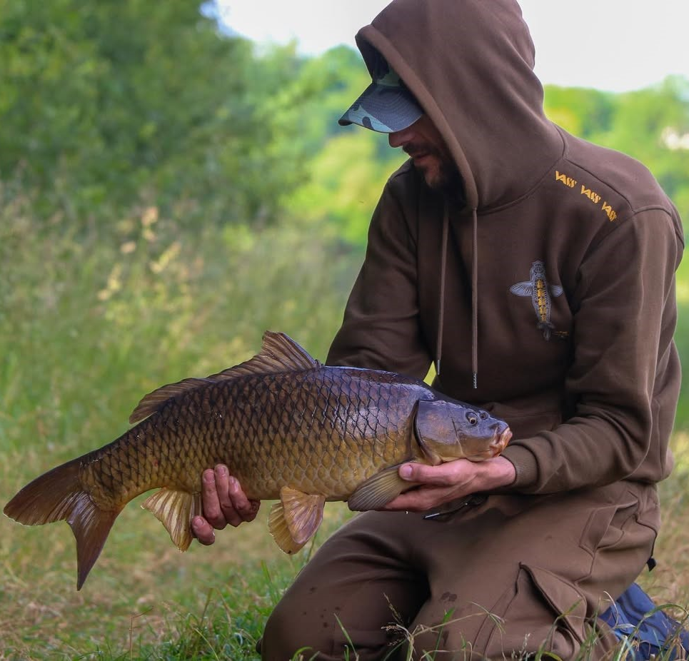 Vass Mikina S kapucí Carp Rising Khaki
