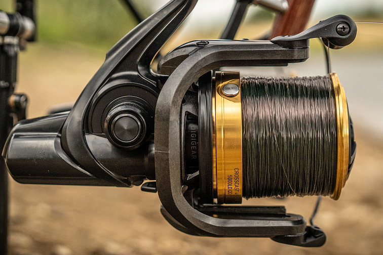 Daiwa Kaprový Naviják 21 Crosscast 45 SCW QD OT