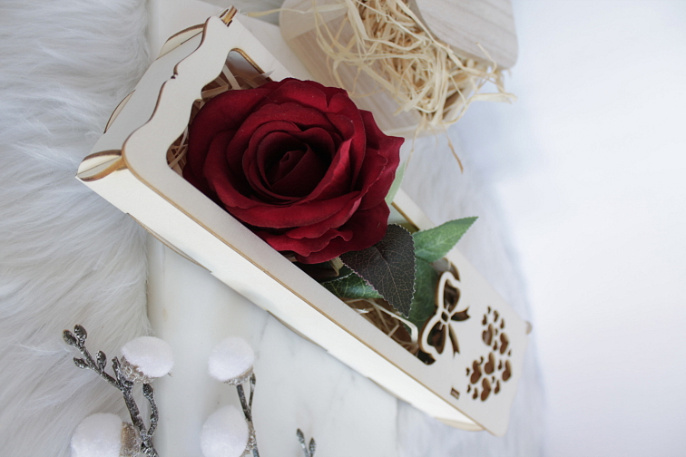 Dárková krabička s růží světlá