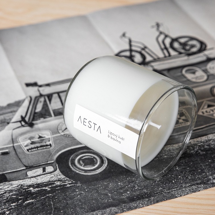 Svíčka ve vinné lahvi Lipový květ & bavlna