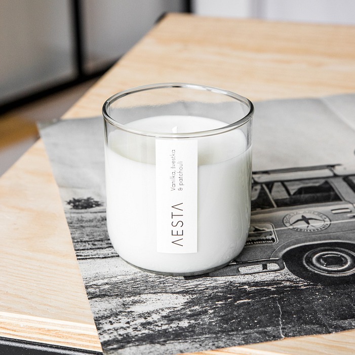 Svíčka ve vinné lahvi Vanilka, švestka & patchouli