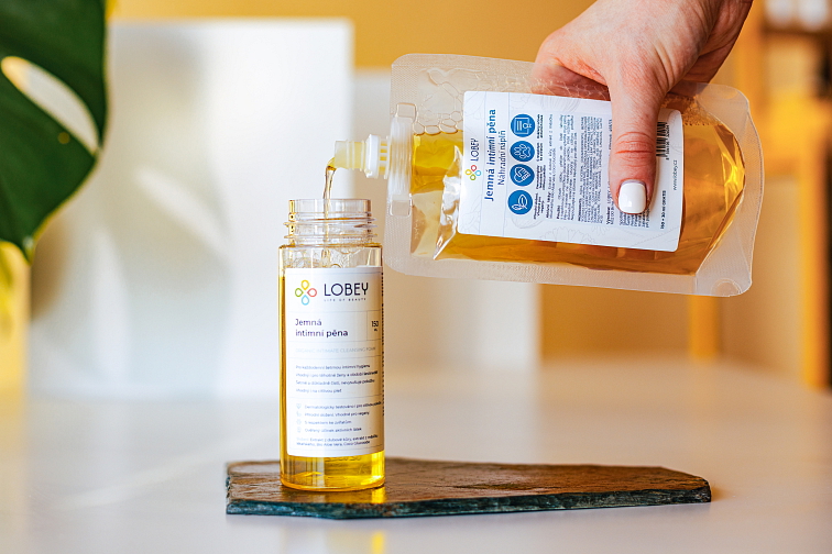 Náhradná náplň Jemná intímna čistiaca pena 150 ml + 30 ml GRATIS