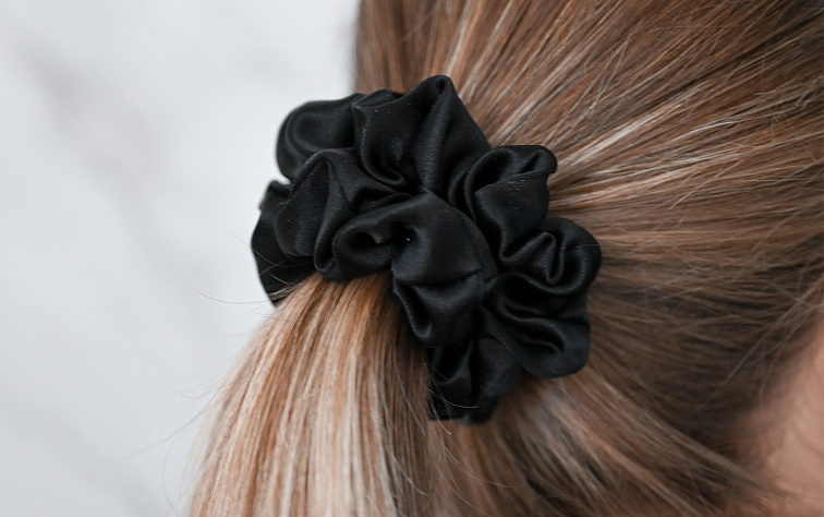 Hodvábna gumička - čierna