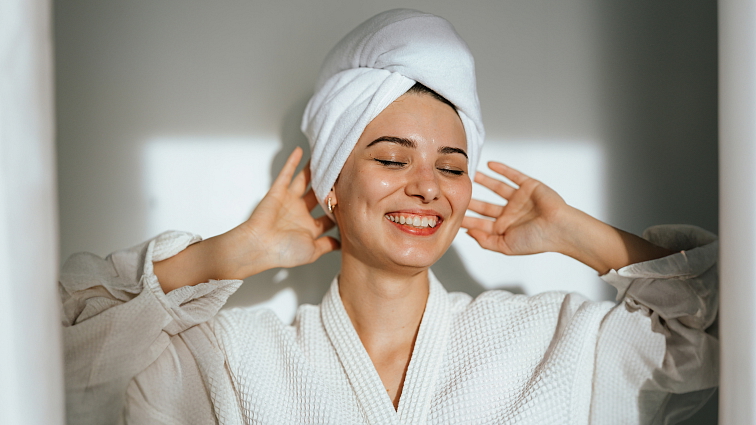 Uterák na vlasy - biely