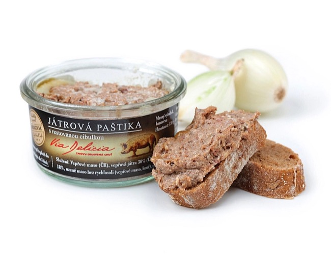 Játrová paštika s restovanou cibulkou