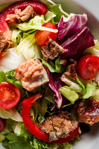 Uzený kapr ve slunečnicovém oleji