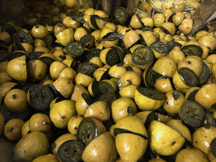 Černé ořechy ve vanilkovém sirupu