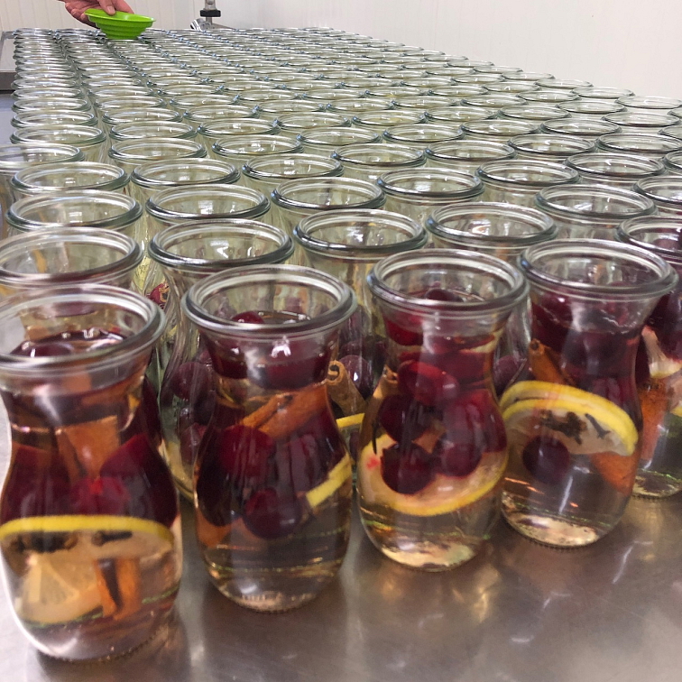 Na punč - tekuté koření s višněmi 345g