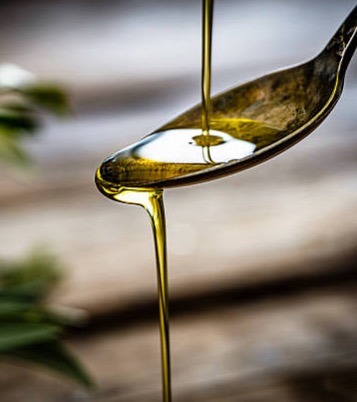 Uzený kapr ve slunečnicovém oleji