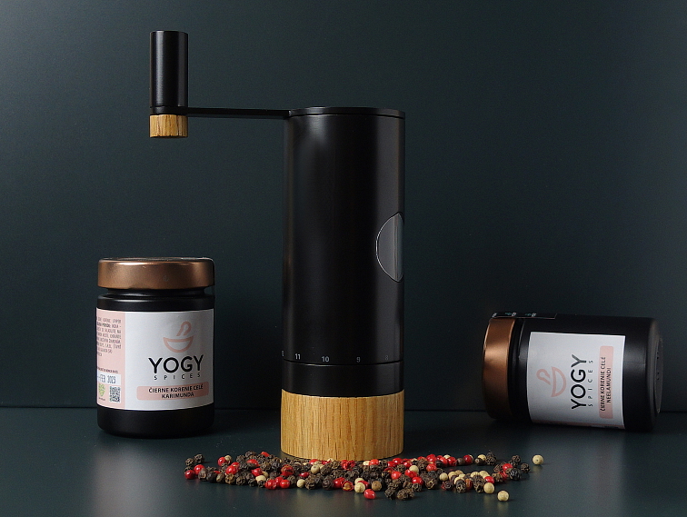 Mlynček na korenie Profi kov a červený dub + DARČEK