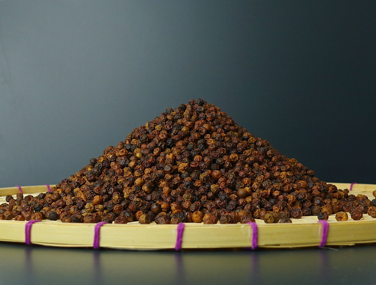 Mlynček na korenie Profi kov a červený dub + DARČEK