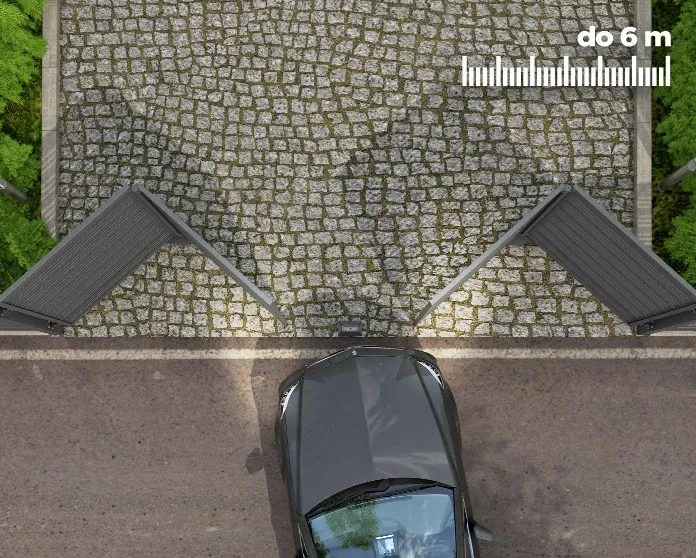 Pohled shora na skládací bránu s průjezdnou šířkou až 6 metrů