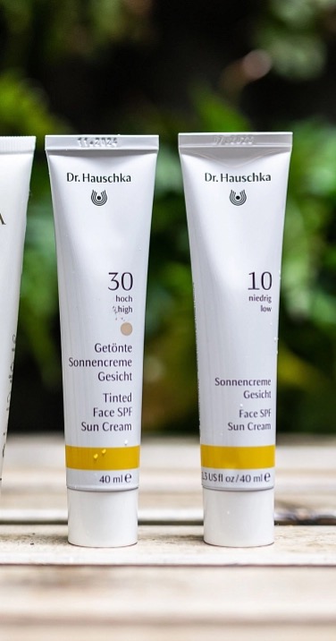 Dr. Hauschka Tónovací opalovací krém na obličej SPF 30