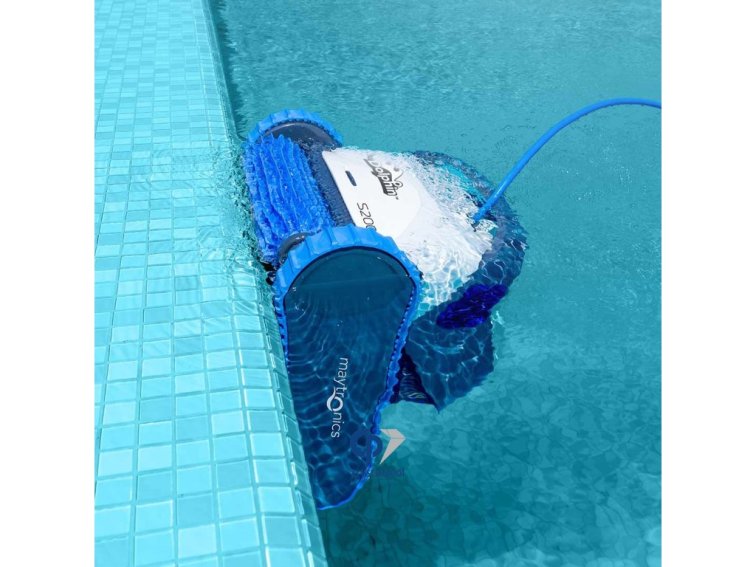 Bazénový vysavač Dolphin S200 (Čistí dno, stěny i vodní linii)