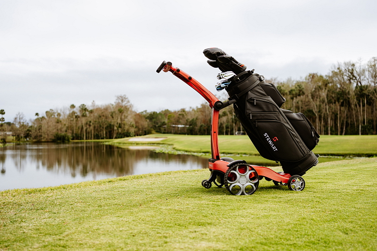 Stewart Q Follow Carbon elektrický golfový vozík červený