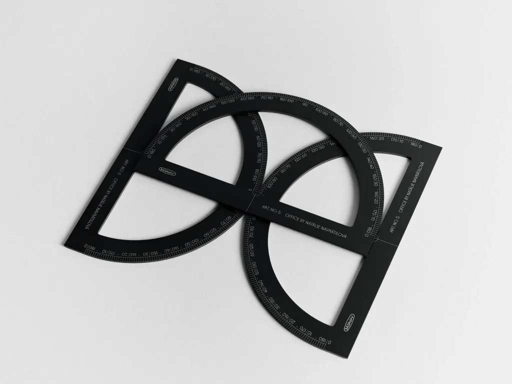 Pořiďte si na váš psací stůl vítěze Designbloku 2024 . kolekci OFFICE od značky MIKOV