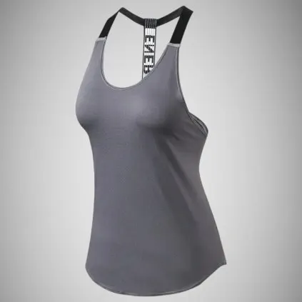 Čo by nemalo chýbať v ženskom fitness šatníku základné kúsky športového oblečenia, must-have fitness oblečenie, športové topy a podprsenky