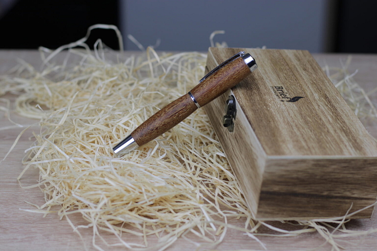 Plnící pero Adam z betlémské olivy