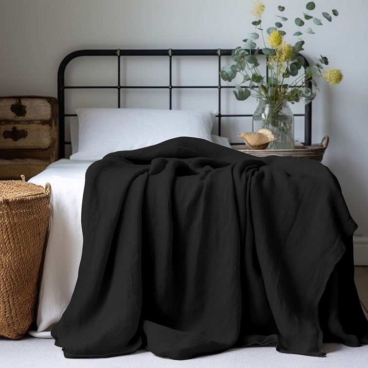 Mušelínový prehoz na posteľ Black