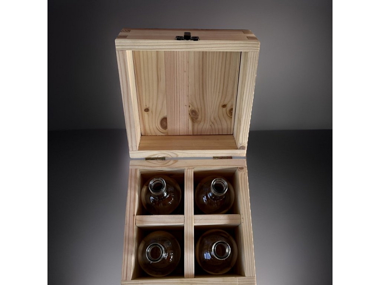 Drevená krabička pre 4 flaše 0,7l.