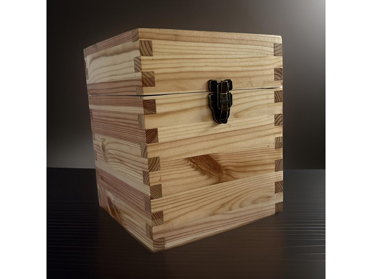 Drevená krabička pre 4 flaše 0,7l.