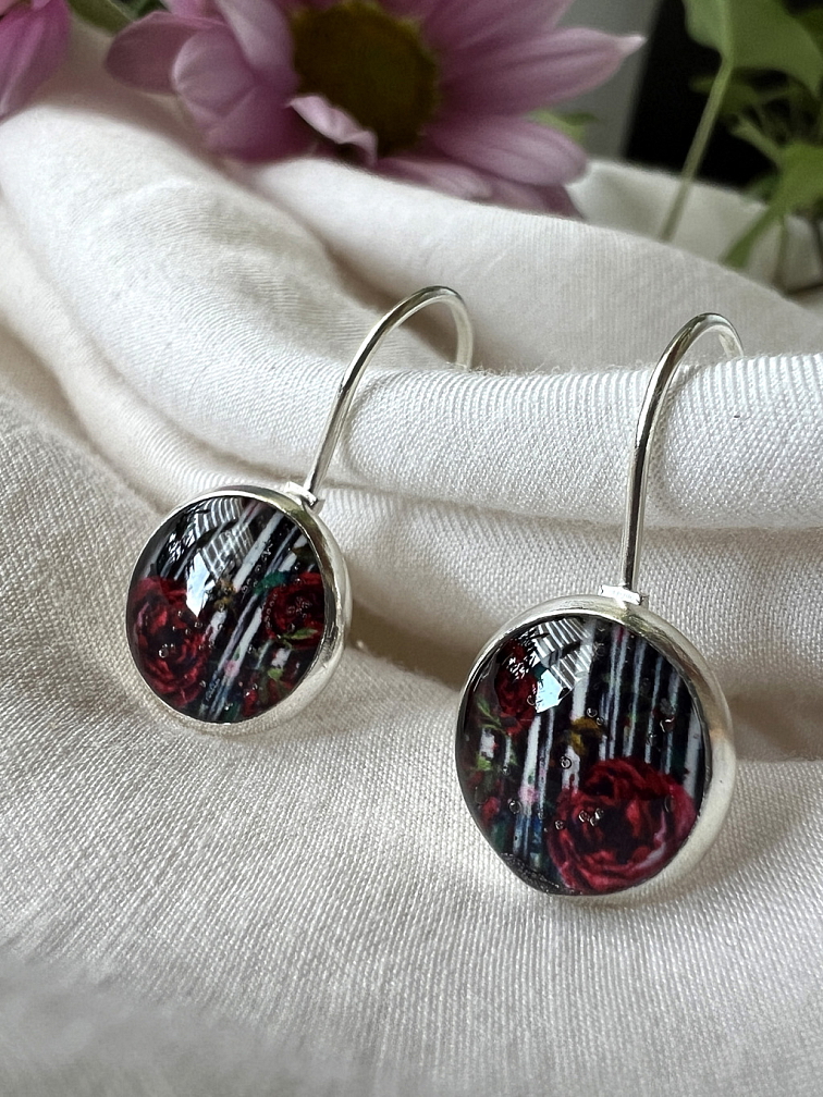 Náušnice Nespoutaná černo-bílá - visací