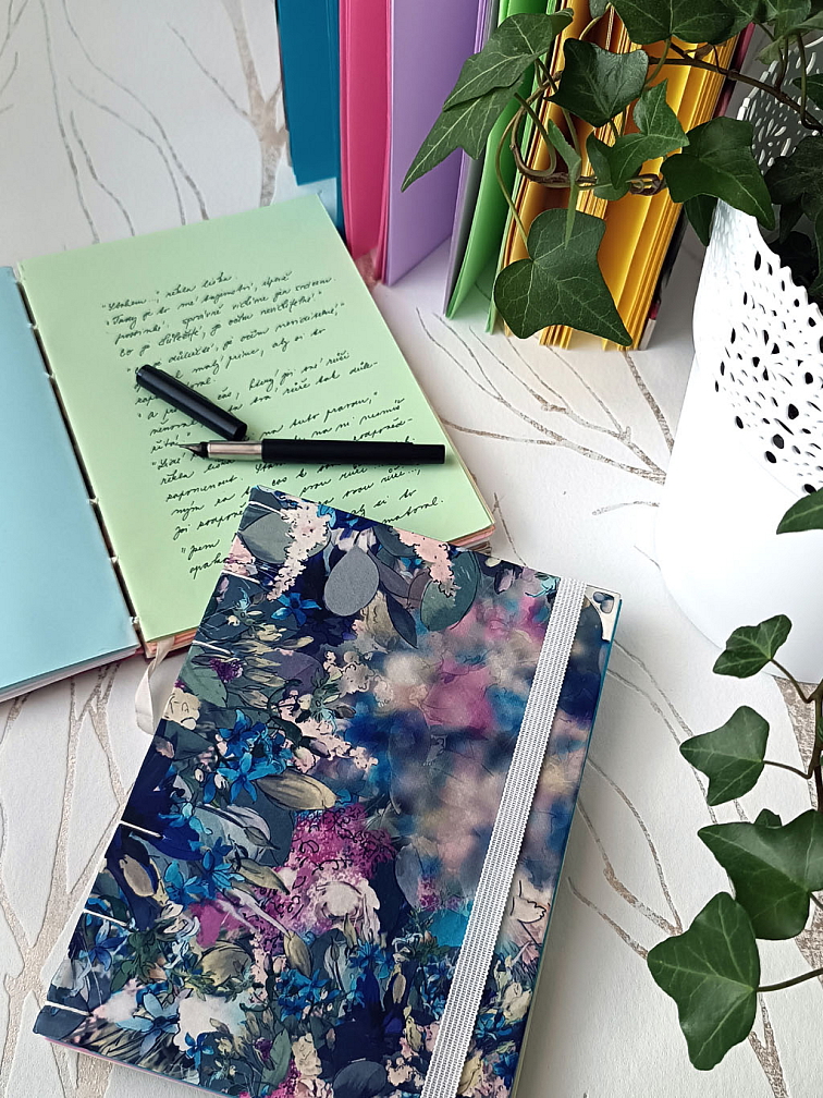 Ručně vázaný zápisník - V pugétu lučních květů