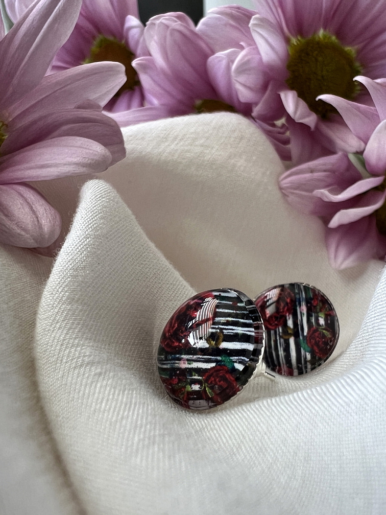 Náušnice Nespoutaná černo-bílá - puzetové