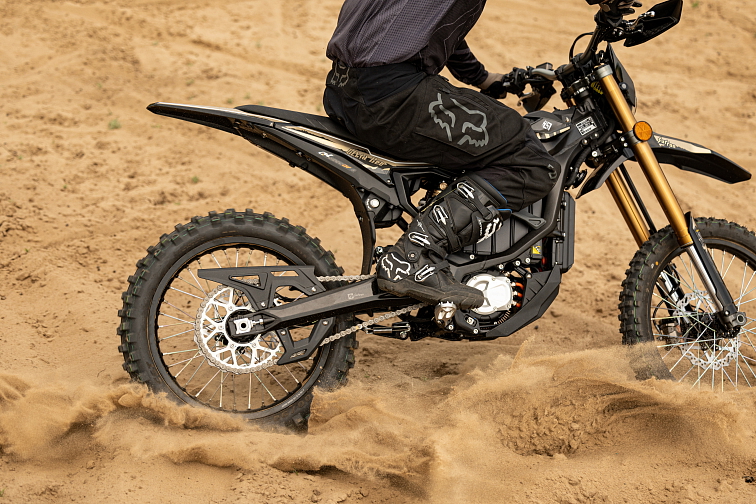 Sur-Ron Ultra Bee R – max. rychlost 90 km/h