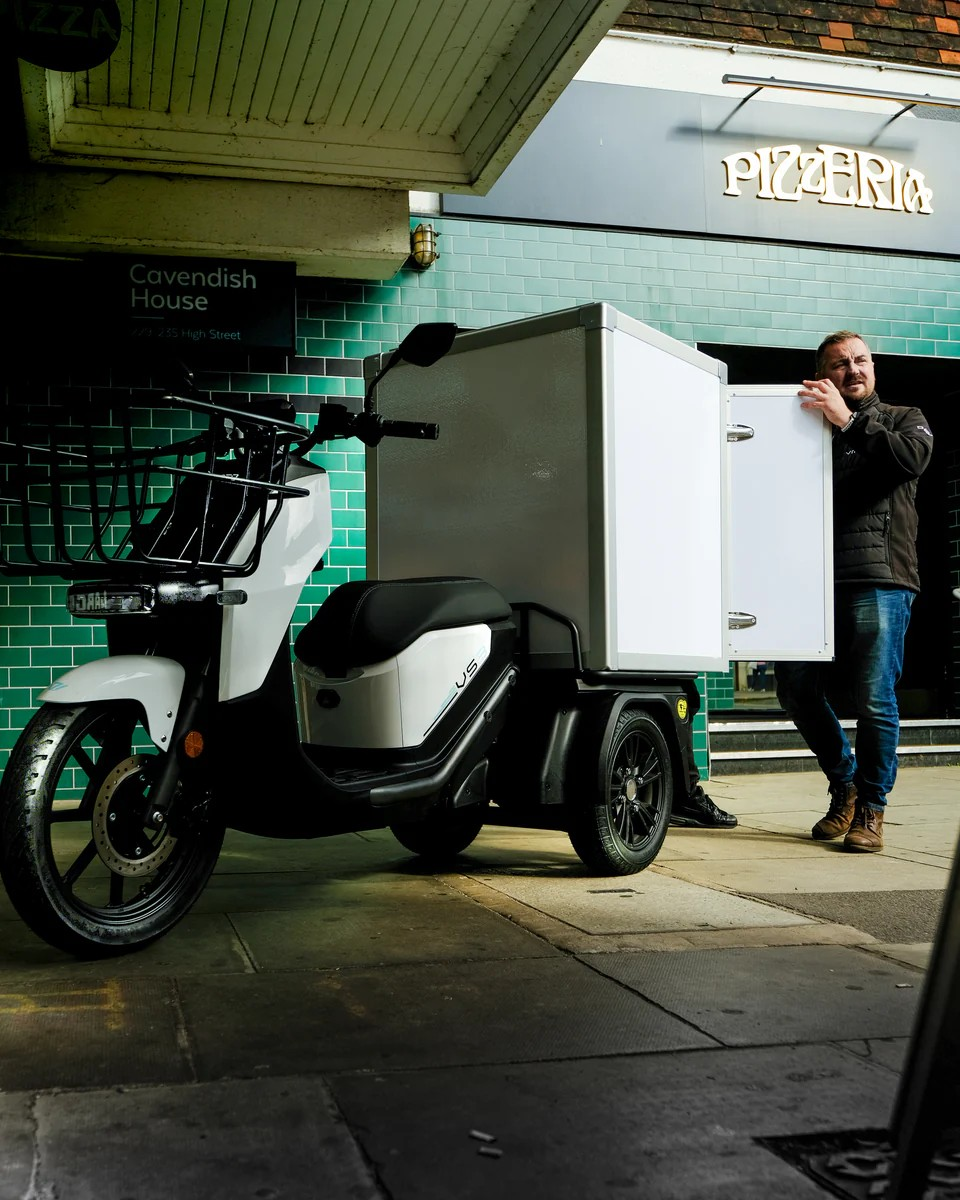 Vmoto VS3 – elektrický rozvážkový tříkolový skútr, výkon 3,3 kW, max. rychlost 45 km/h