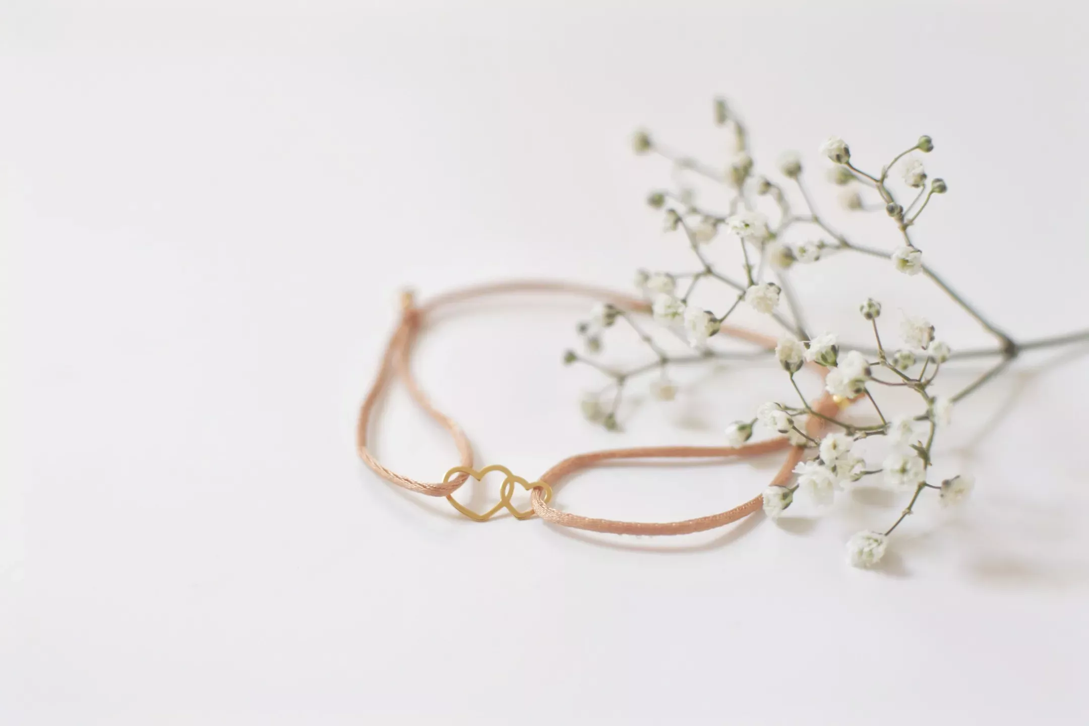 Náramek zlatá srdíčka pro tým