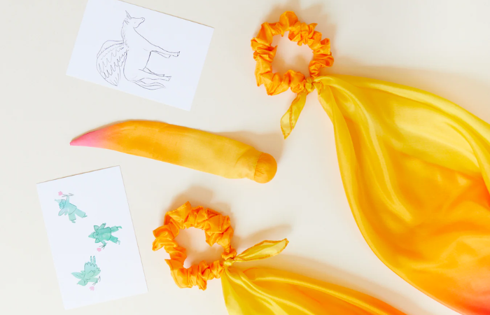 Hedvábné předplatné Sarah`s Silks: Playsilk in the Mail