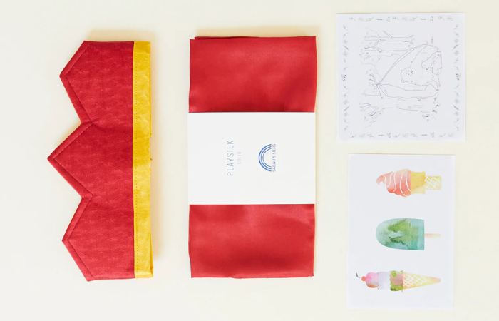 Hedvábné předplatné Sarah`s Silks: Playsilk in the Mail