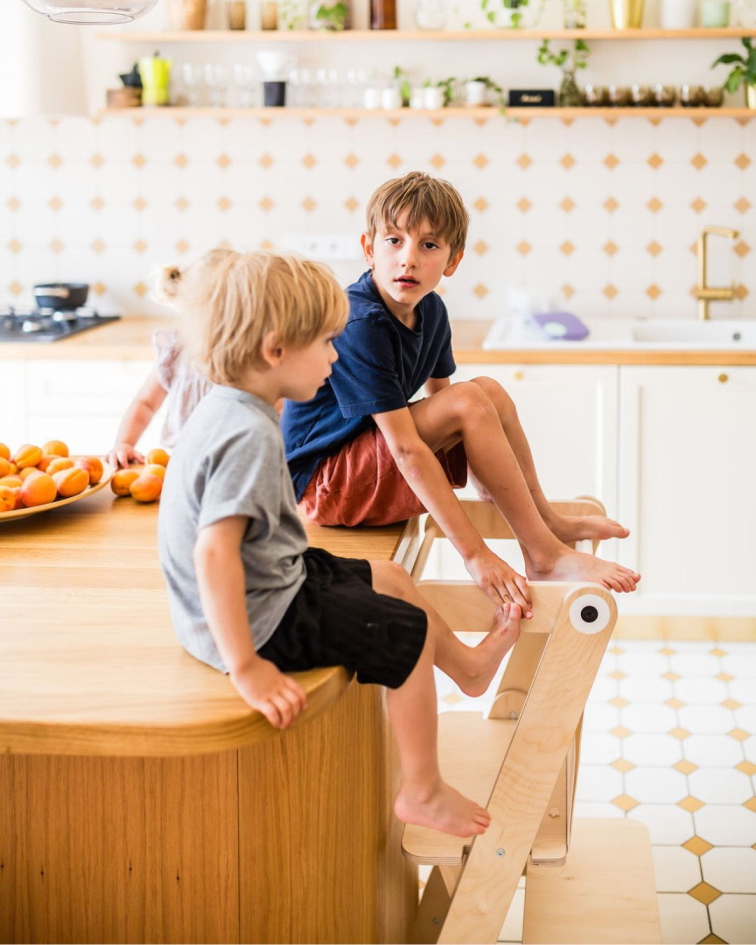 Učící věž pro děti Kidhelper bílá peříčka