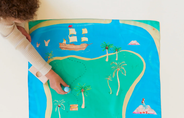 Hedvábné předplatné Sarah`s Silks: Playsilk in the Mail